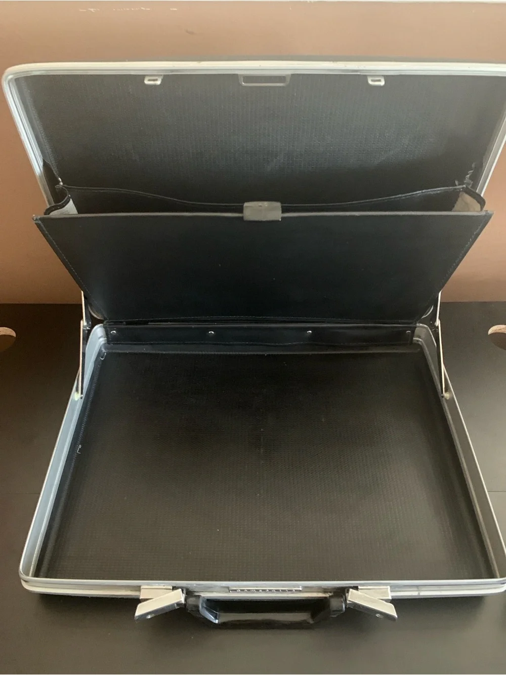 Vintage Black Hard Shell Briefcase no keys